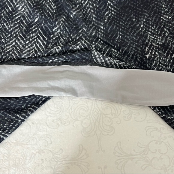 Lululemon T.H.E. Linerless Short 9" in Bleached Herringbone Multi Size Medium - Picture 11 of 14